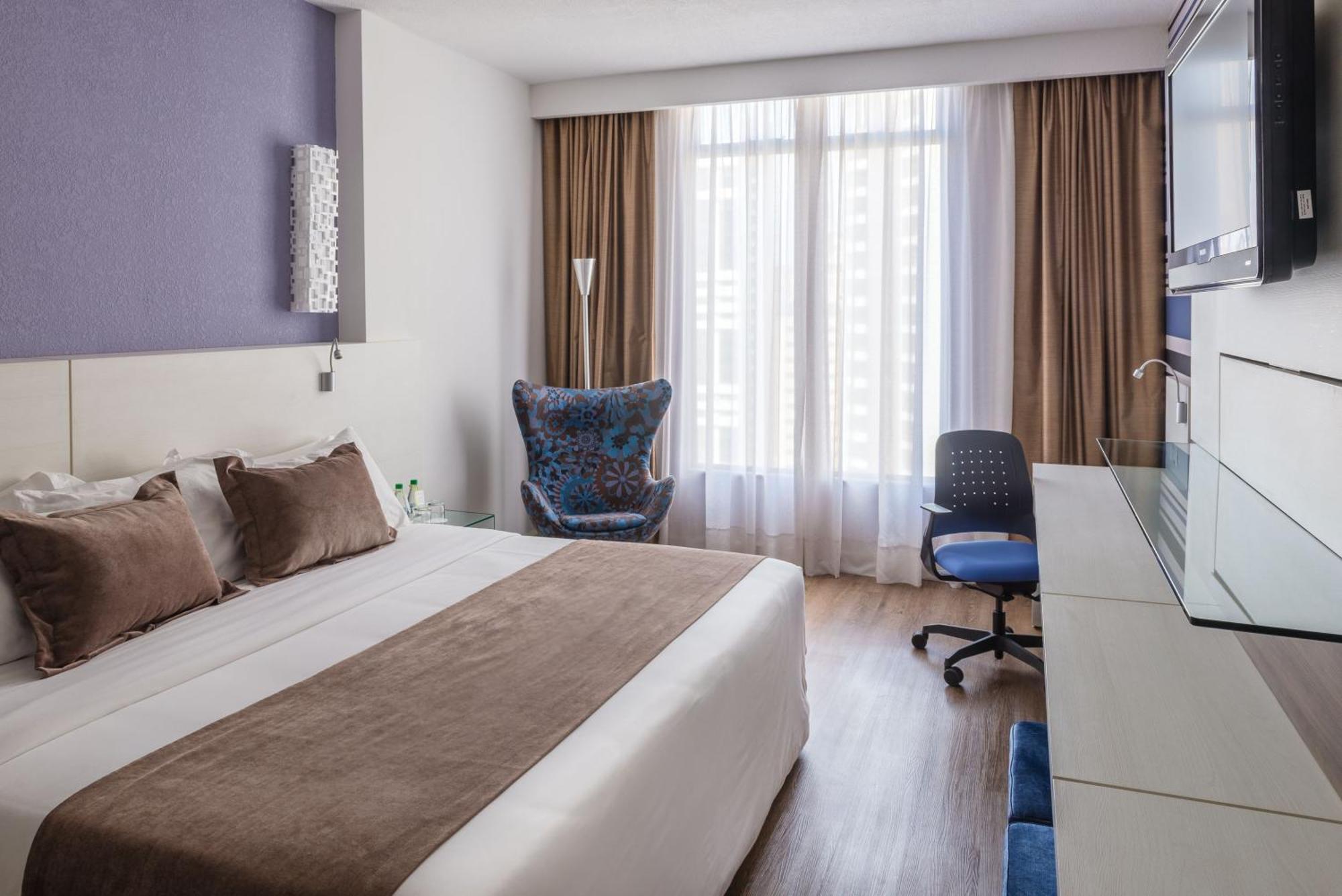 Acomodação Superior com Cama Queen-size - Não Fumantes